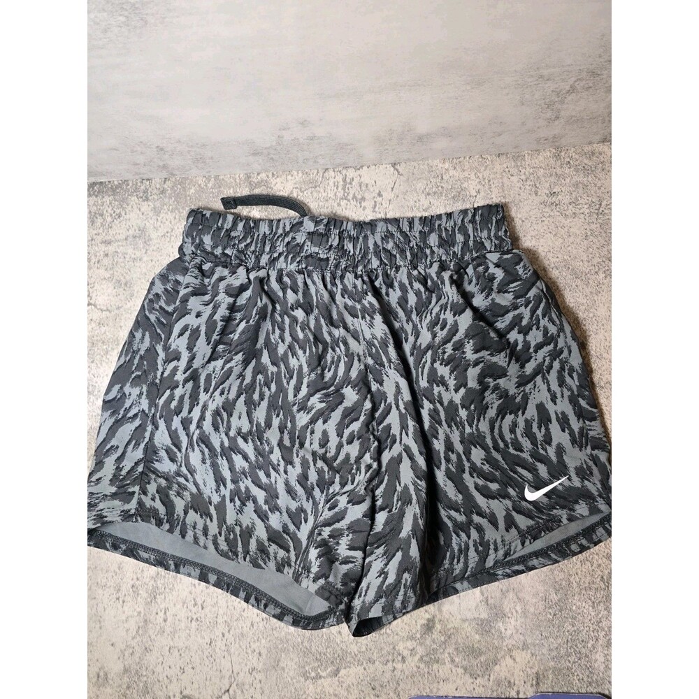 Nike Dri-FIT Youth Girls Shorts Size Medium Black Standard Fit Active Sports